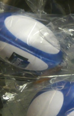 探索PU光面球发泡玩具 从笑脸球到手机挂件的全方位解析